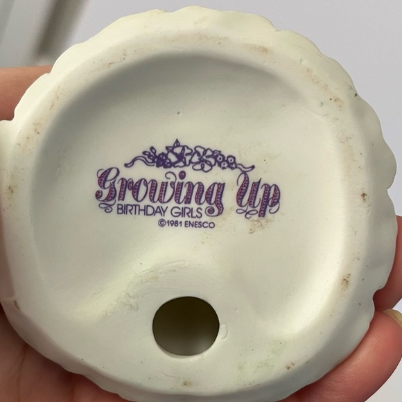 Growing Up Girls Blonde Green Dress Age 11 Porcelain Figurine - Picture 6 of 9